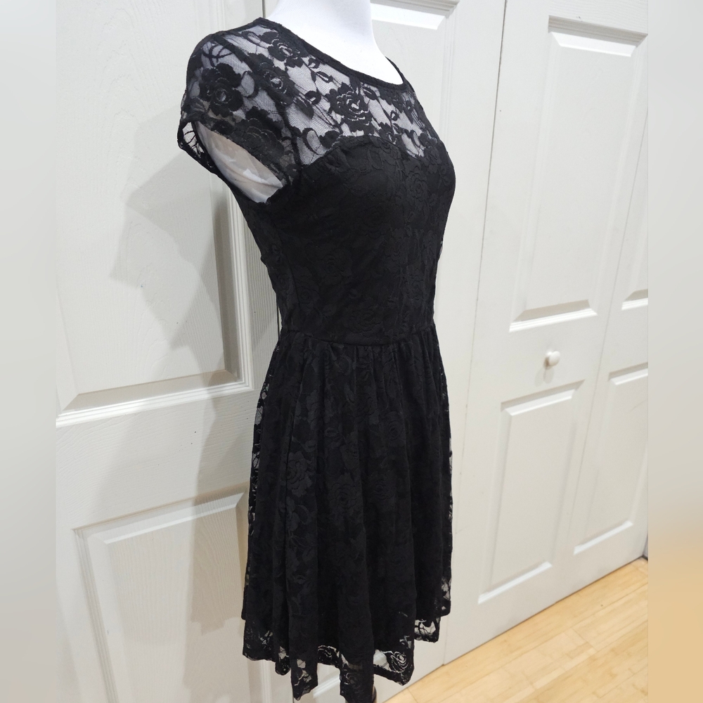 Sexy Goth Sleeveless Forever 21 Floral Lace Little Black Mini Skater Dress S NWT - Picture 6 of 8